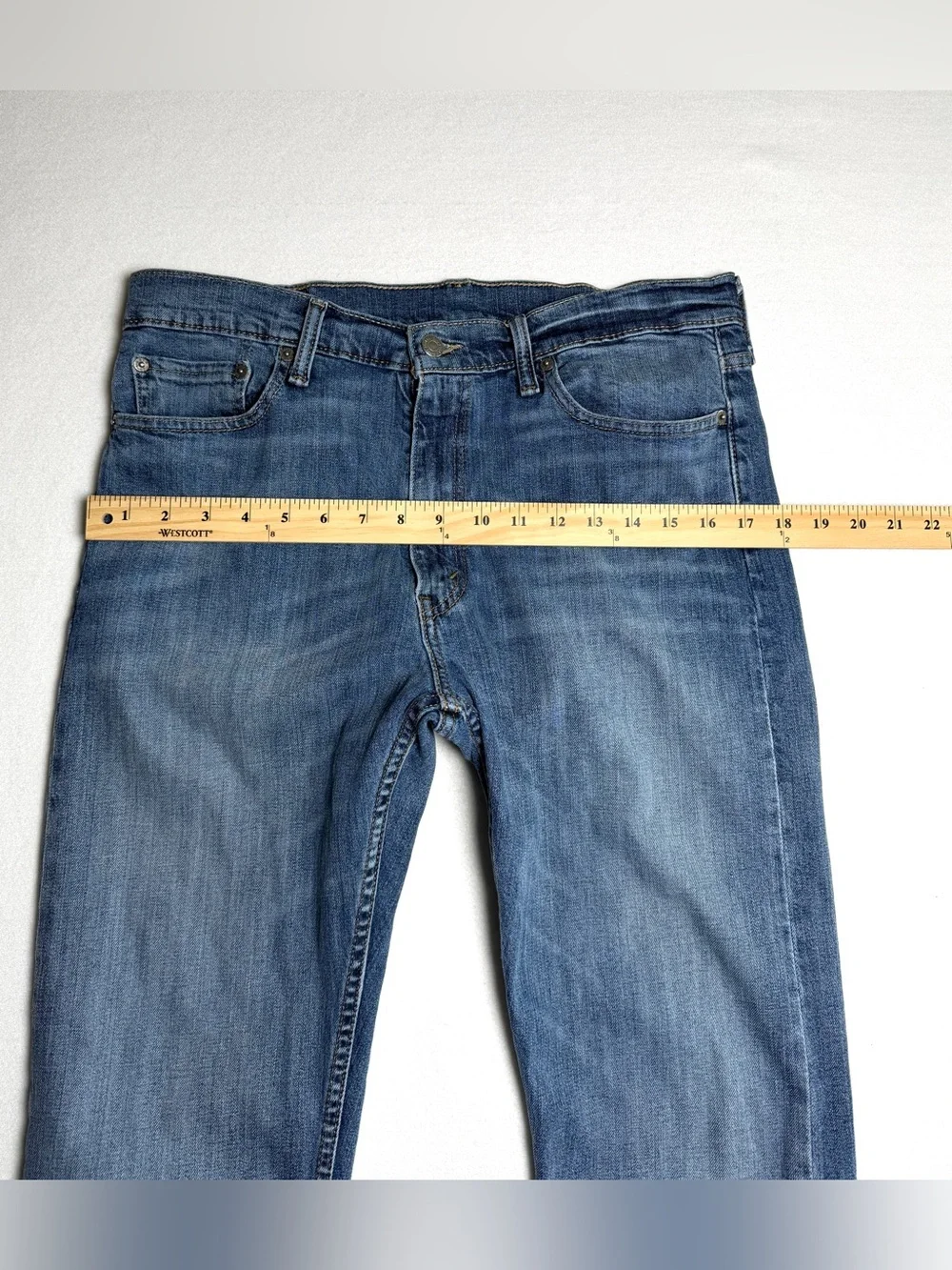 Levi's Men 513 Slim Straight Med-Dark Wash Actual Size 33 x 28 READ DESCRIPTION